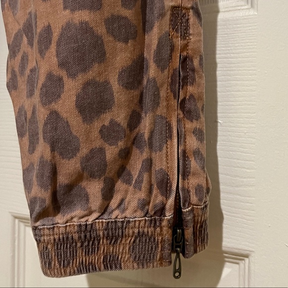 Anthropologie Giraffe Print Joggers - Picture 10 of 15